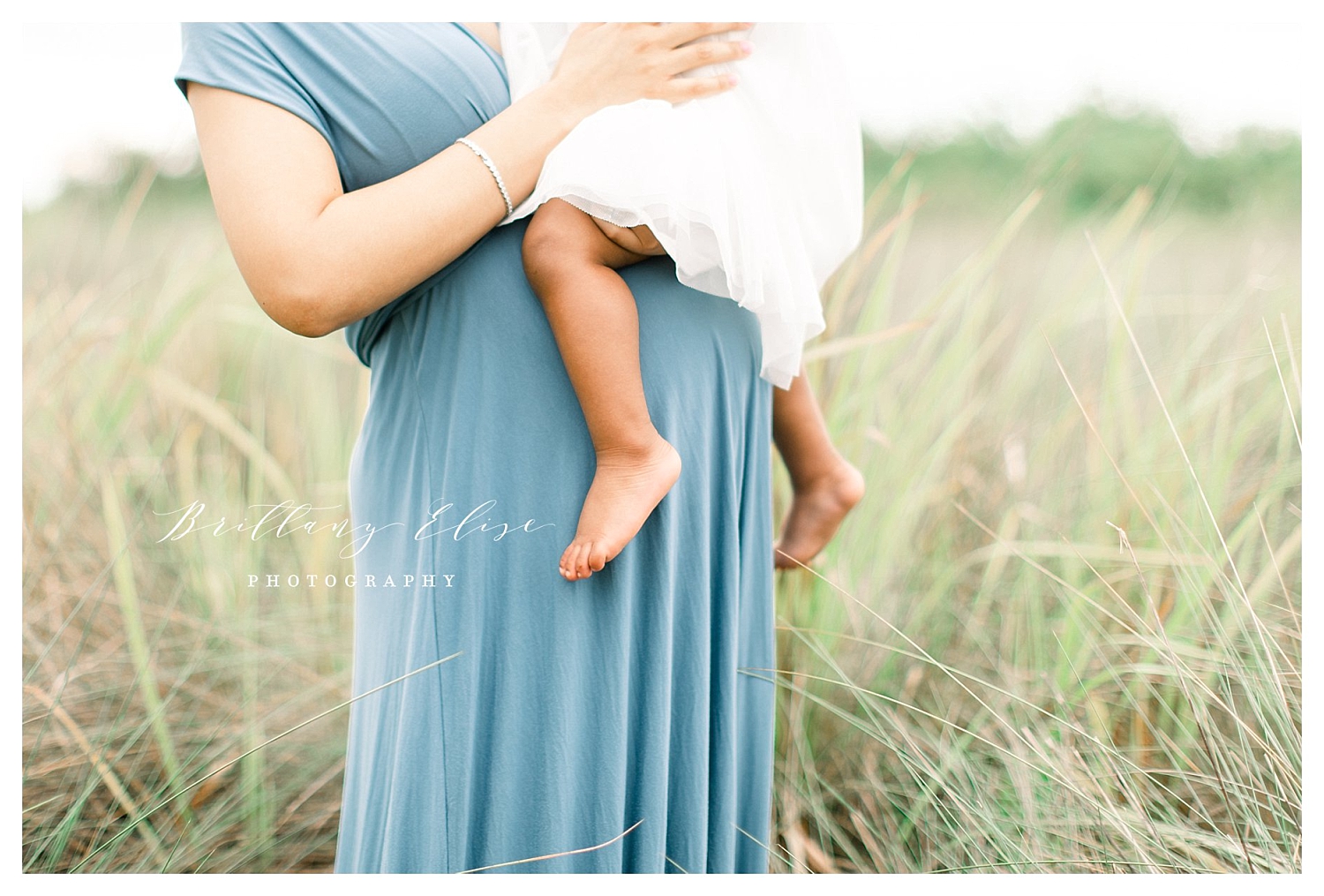 Outdoor Family Maternity Photographer in Tampa, FL