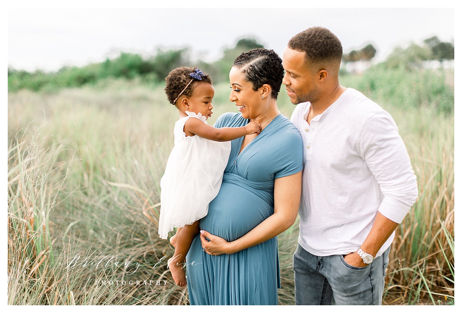 Outdoor Family Maternity Photographer in Tampa, FL