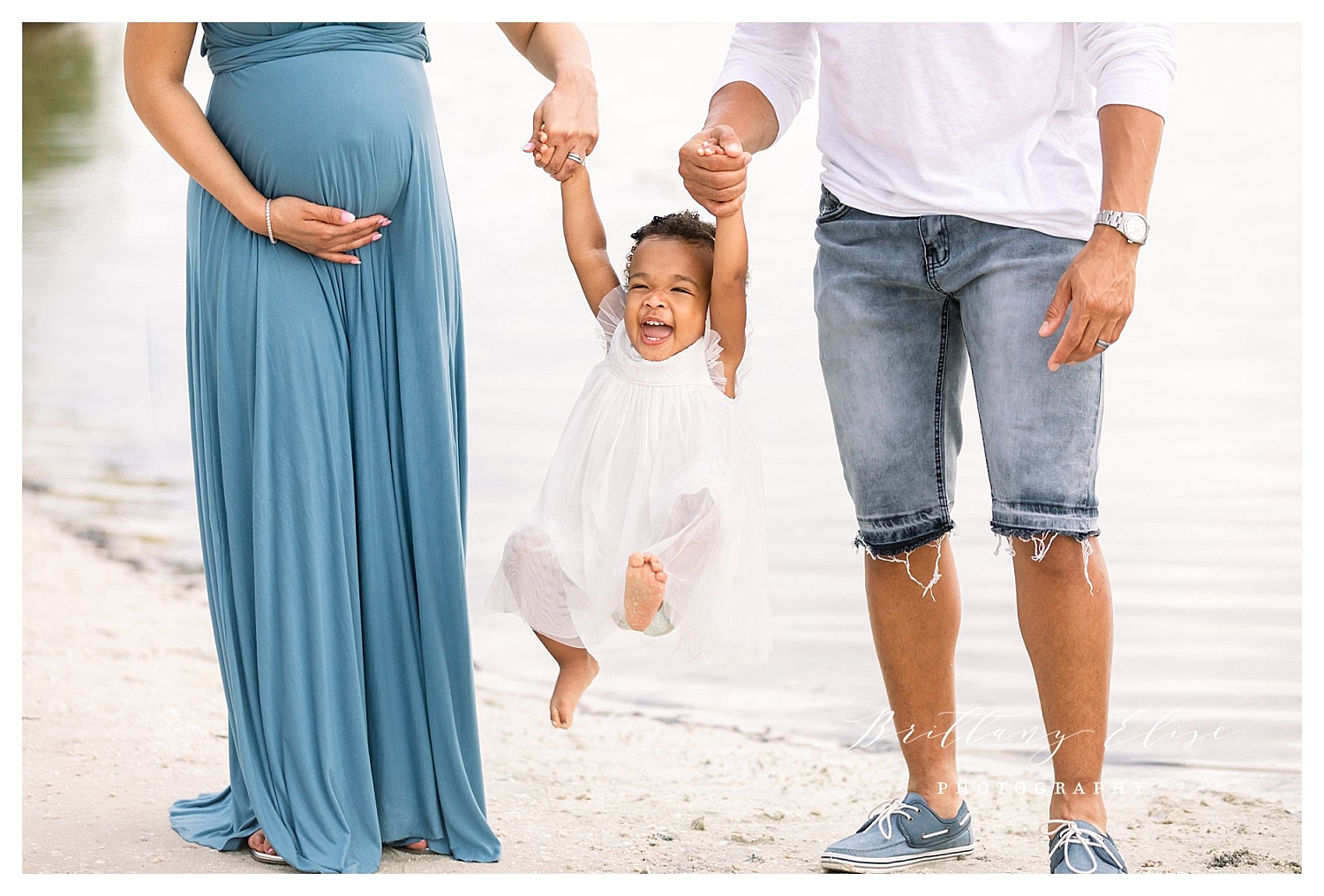 Outdoor Family Maternity Photographer in Tampa, FL