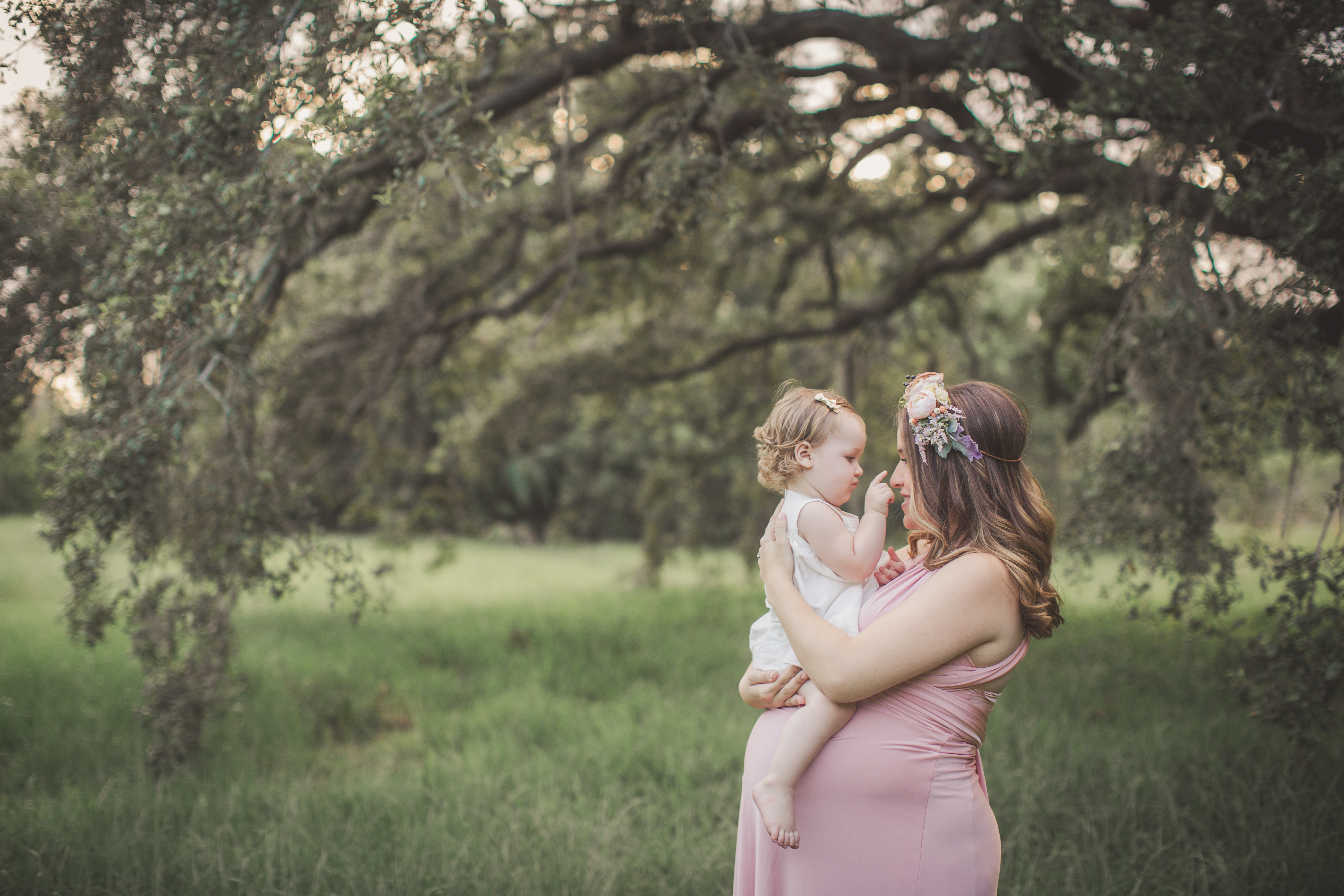 Beautiful natural light maternity photography session in tampa, fl