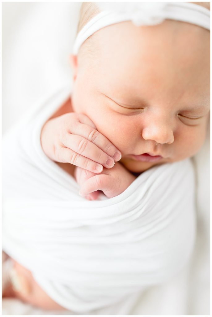 Tampa, FL newborn natural light studio photographer | Paswater Newborn Session