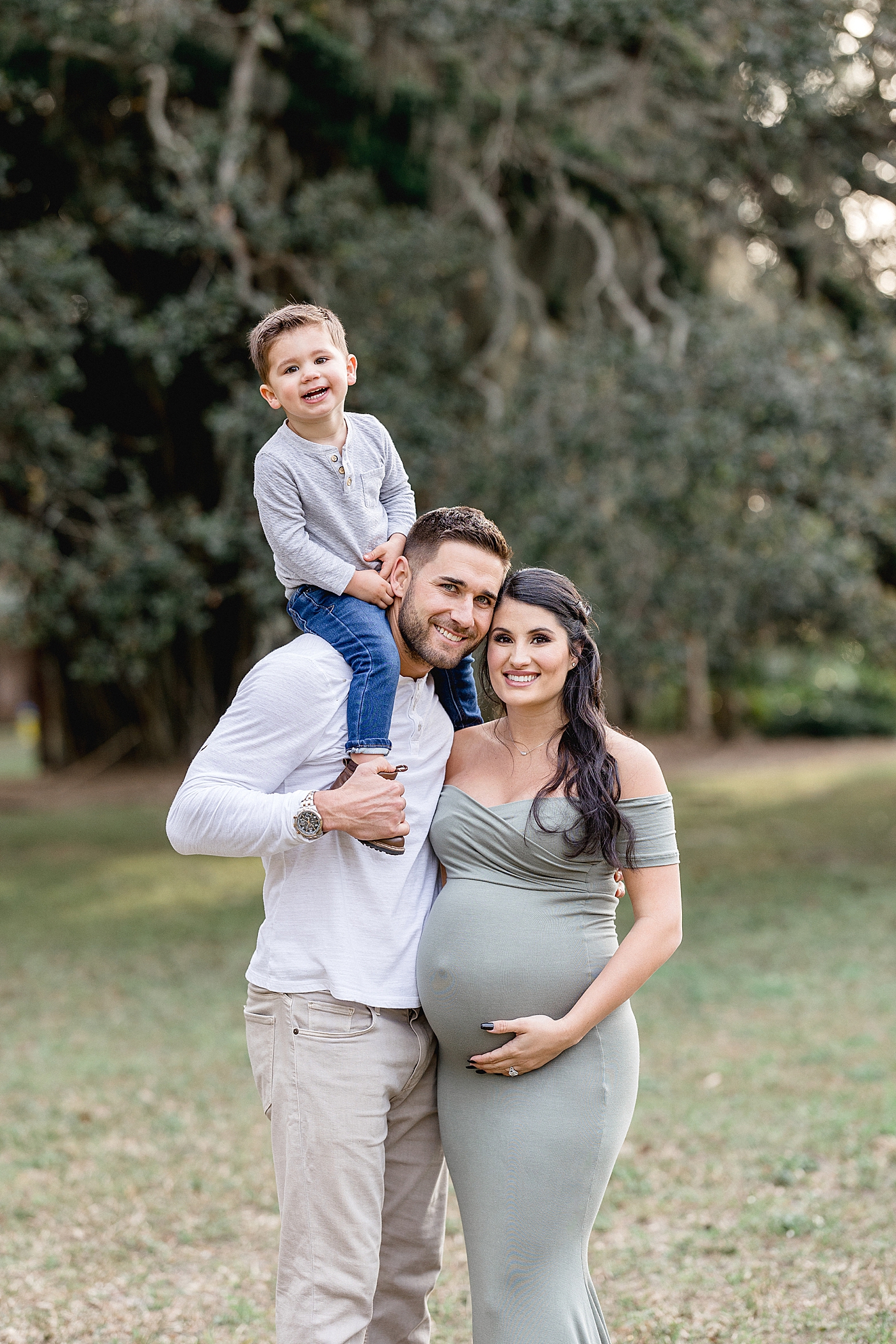 Kiermaier family maternity session under the oaks with Tampa maternity and newborn photographer, Brittany Elise Photography.