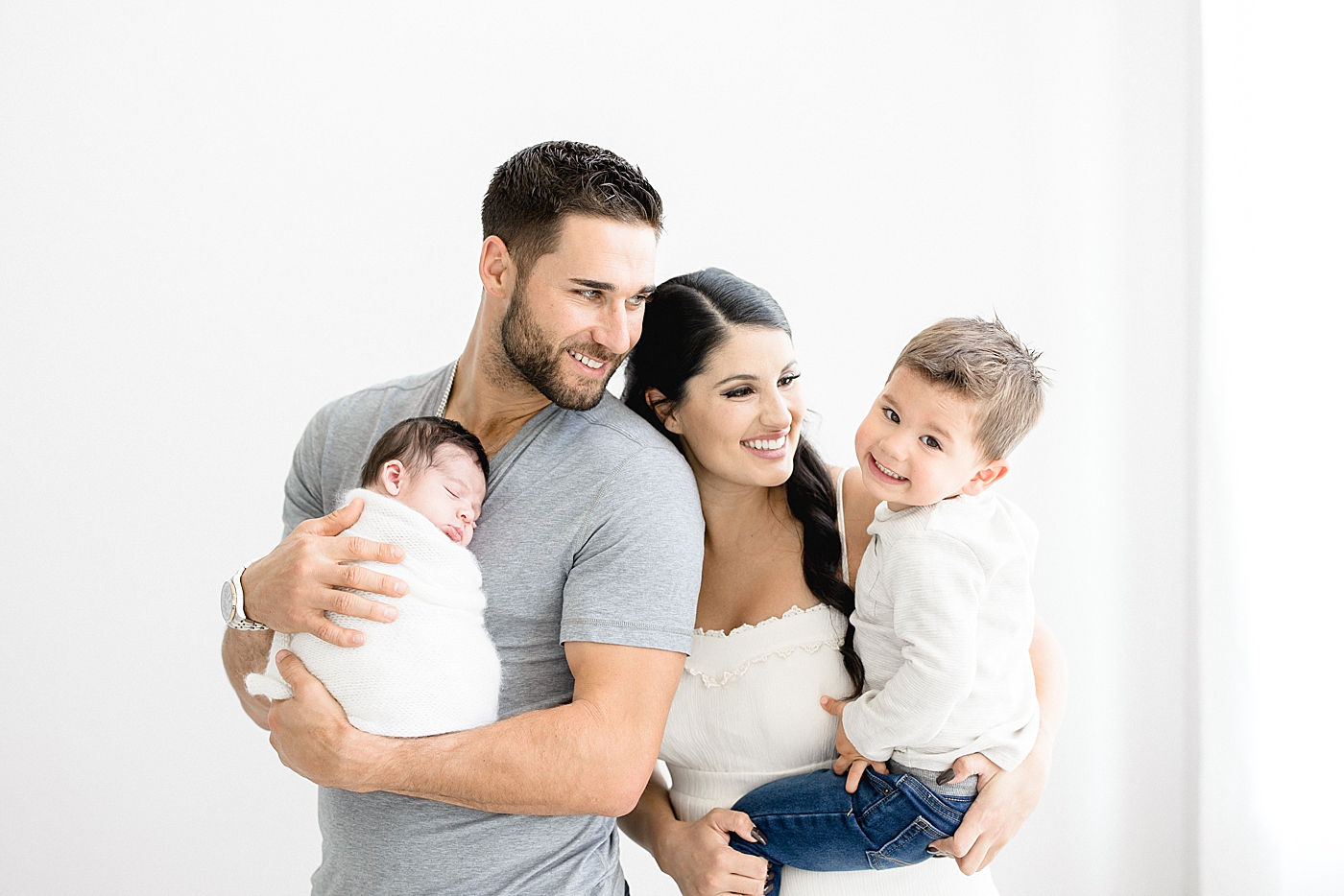 Kevin Kiermaier enjoying holidays as new dad