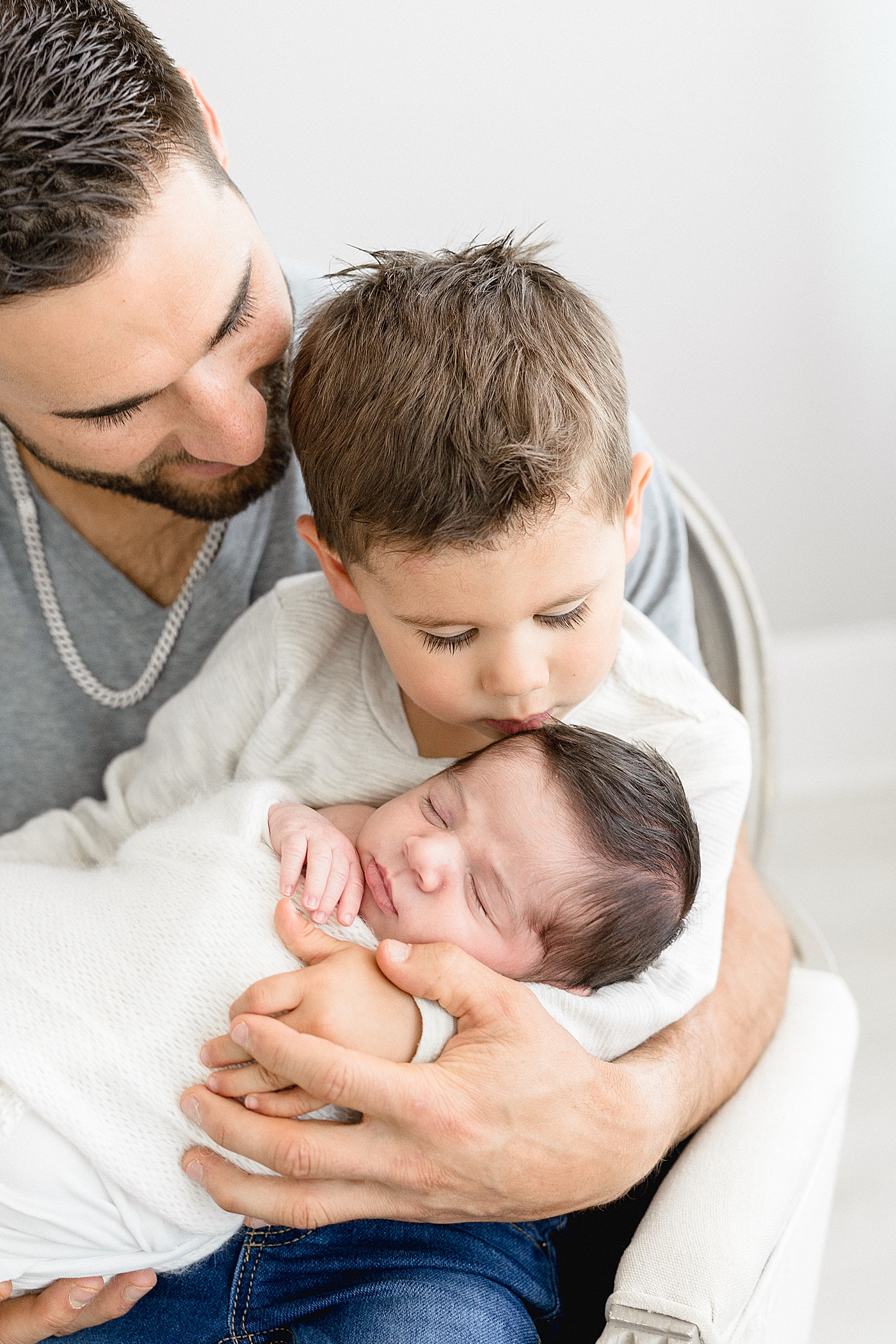 Kevin Kiermaier of the Tampa Bay Rays holds his two boys during newborn photos. Photo by Brittany Elise Photography.