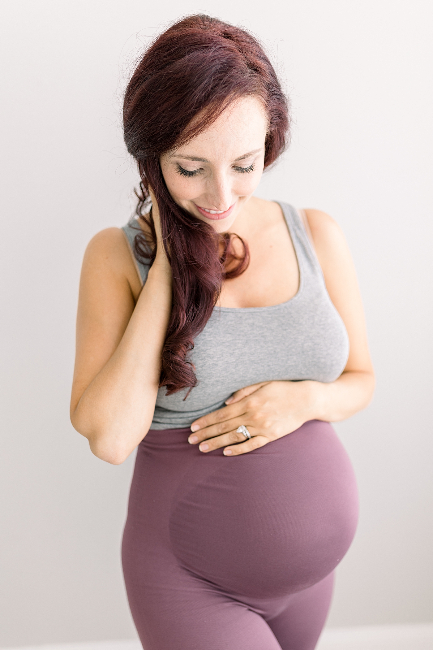 Mom wearing Blanqi Maternity Leggings | Photos of Brittany Elise Photography.